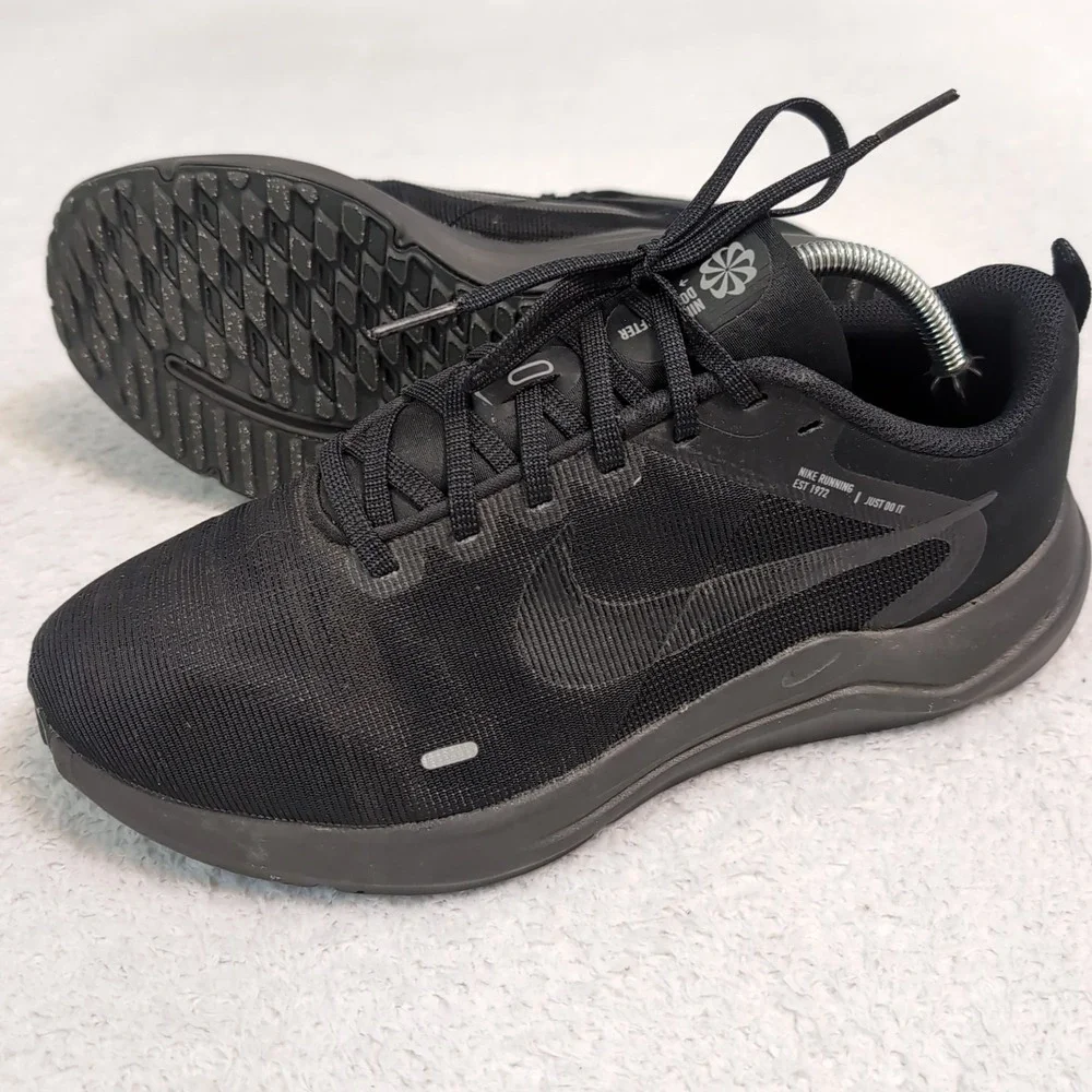Mens Nike Downshifter 12 Tripple Black Running Shoes DM0919-002 Size 9.5‎ EUC